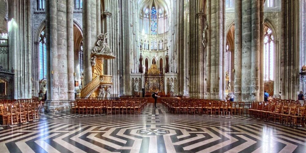 Il Labirinto gotico: un simbolo tra luce e tenebra