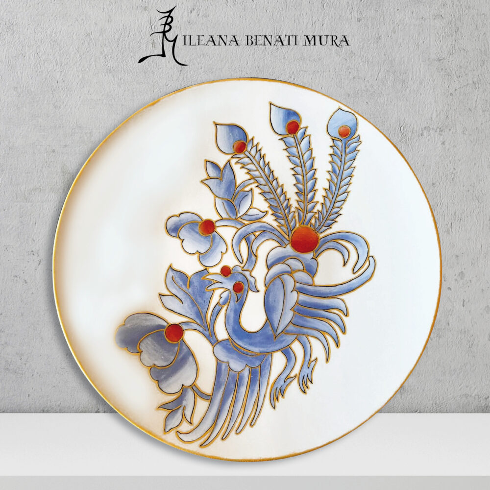 Piatto in porcellana con pittura color oro