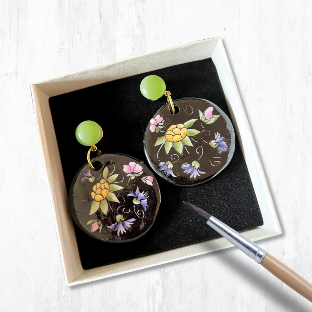 Orecchini in porcellana, linea “sa domo de su entu”