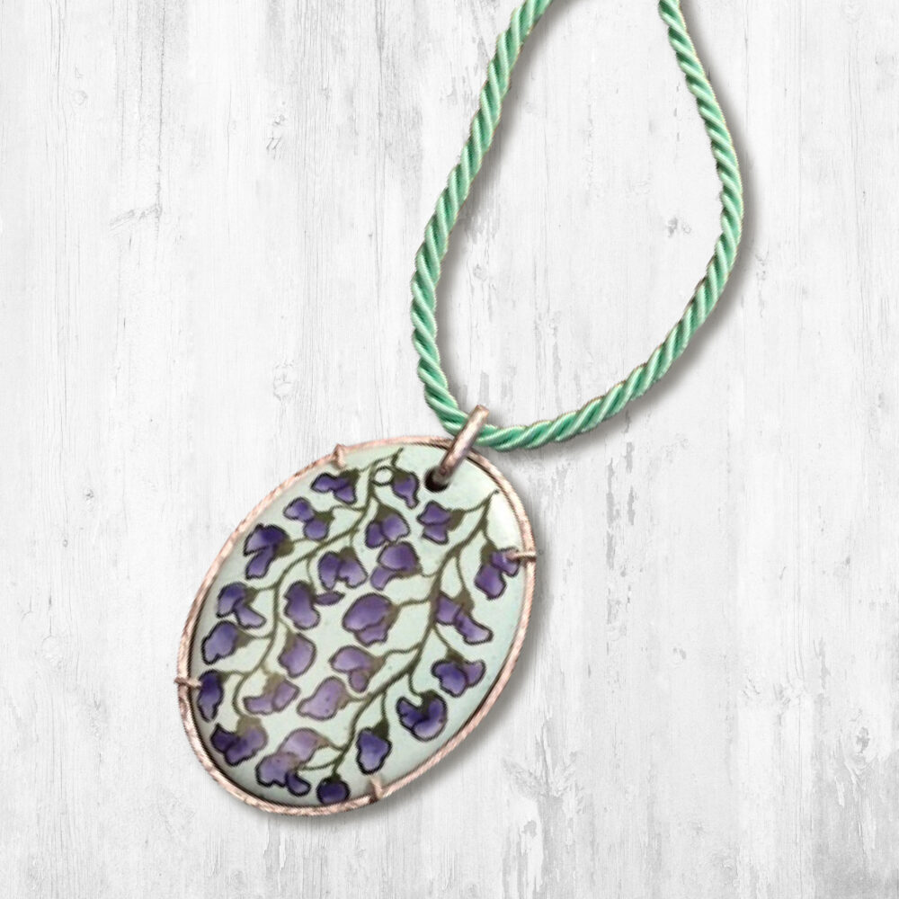 Ciondolo floreale in porcellana