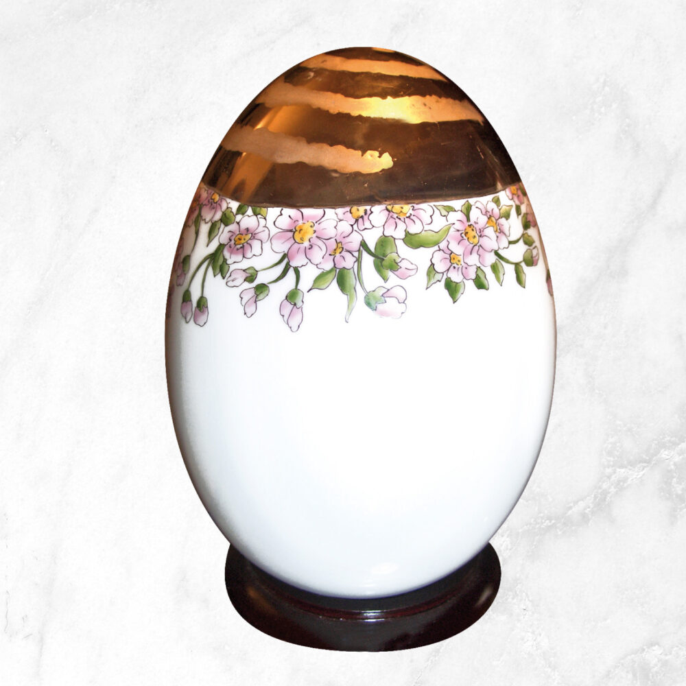 Uovo in porcellana e platino