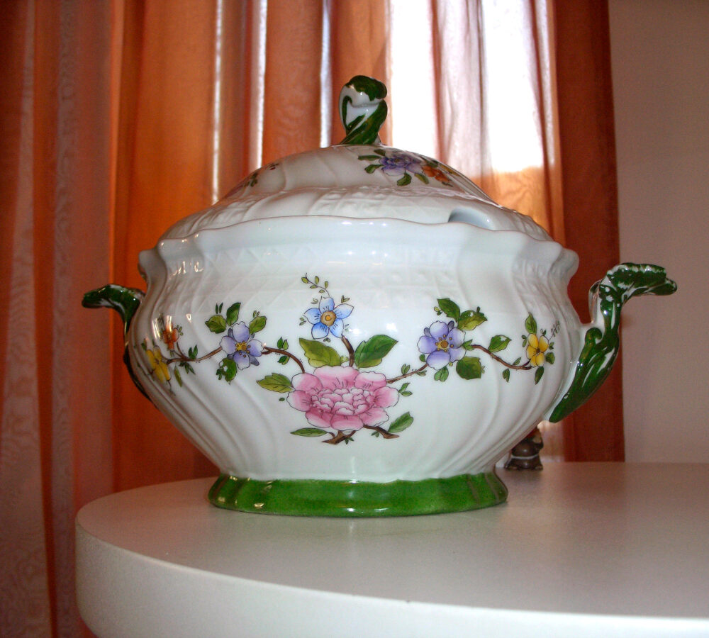 Zuppiera in porcellana